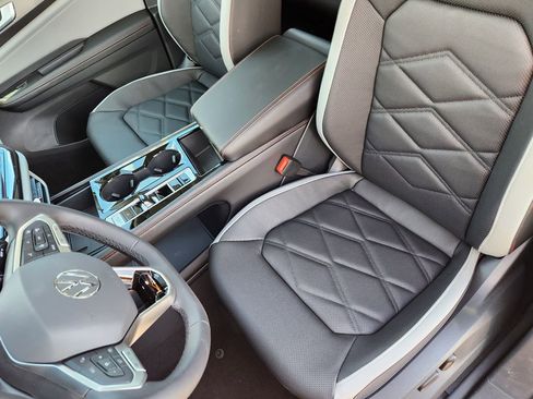 New 2026 Volkswagen Atlas Peak Edition AWD/4WD image 10