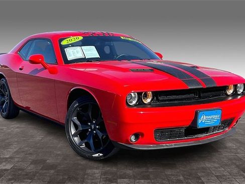 Used 2020 Dodge Challenger SXT w/ Blacktop Package image 11