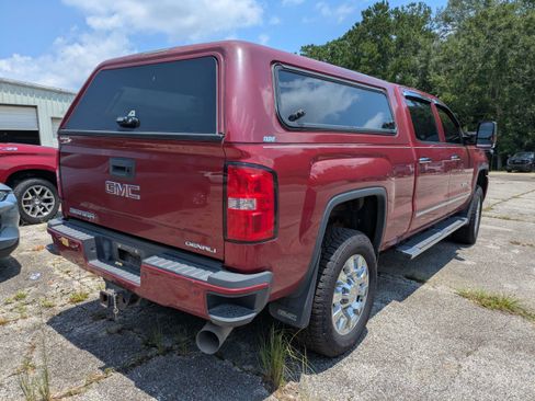 Used 2018 GMC Sierra 2500 Denali w/ Duramax Plus Package AWD/4WD image 5