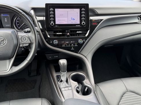Used 2024 Toyota Camry SE FWD image 17