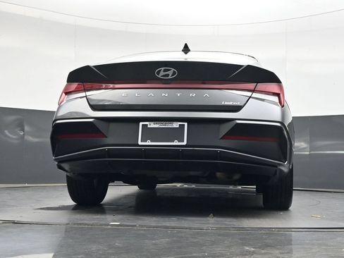 Used 2025 Hyundai Elantra Limited FWD image 37