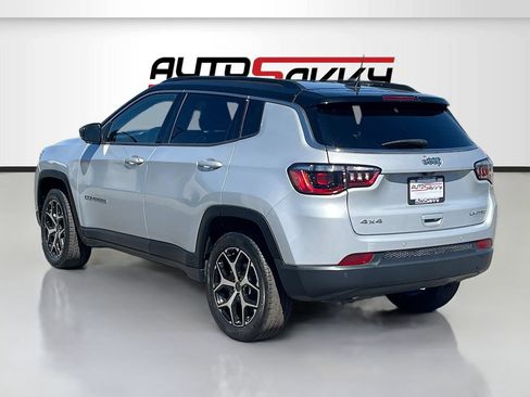 Used 2025 Jeep Compass Limited AWD/4WD image 5