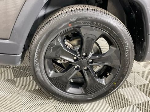 Used 2020 Jeep Compass Latitude FWD image 8