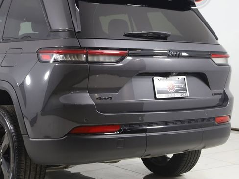 Used 2024 Jeep Grand Cherokee Limited w/ Luxury Tech Group II image 24