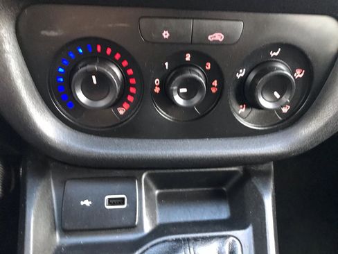 Used 2021 RAM ProMaster City Tradesman w/ Window Group 09 image 25