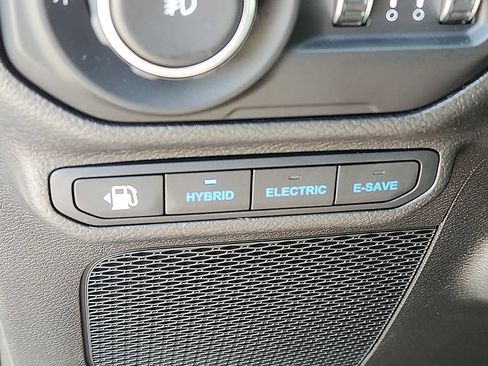 Used 2022 Jeep Wrangler Unlimited Sahara w/ Safety Group AWD/4WD image 26