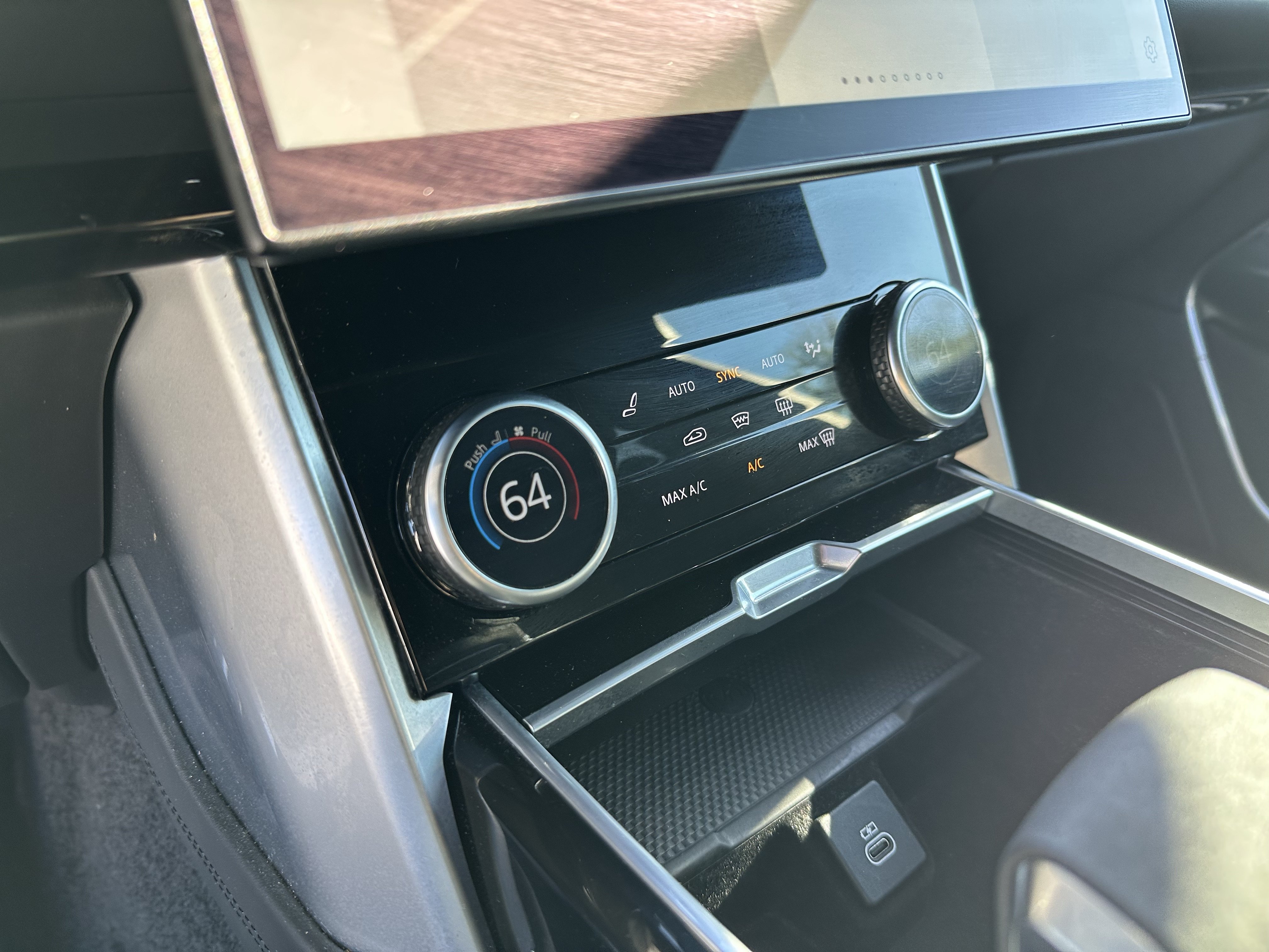 Certified 2023 Land Rover Range Rover SE AWD/4WD image 35