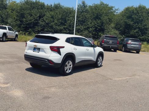 Used 2024 Chevrolet Trax LS FWD image 8