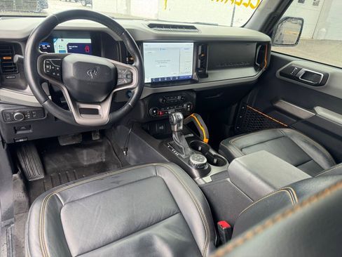 Used 2021 Ford Bronco Badlands image 2