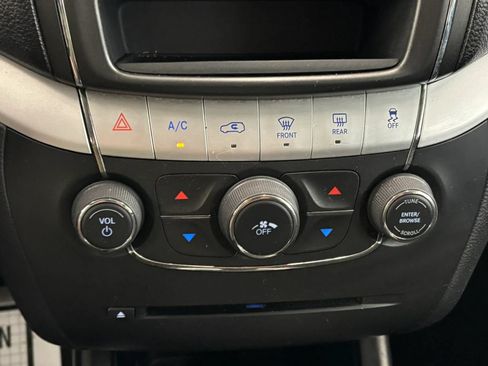 Used 2020 Dodge Journey SE w/ Blacktop Package FWD image 42