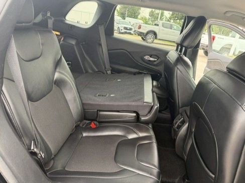 Used 2021 Jeep Cherokee Latitude Plus AWD/4WD image 32