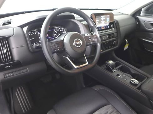 Certified 2025 Nissan Pathfinder S image 9