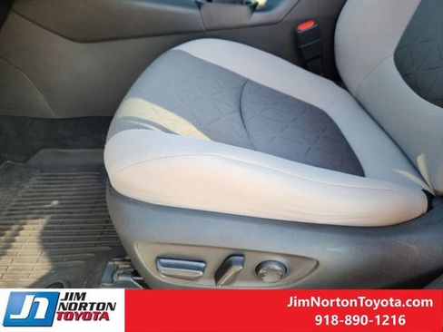 Used 2022 Toyota RAV4 XLE AWD/4WD image 25