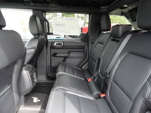 Used 2025 Ford Bronco Outer Banks w/ Sasquatch Package AWD/4WD image 20