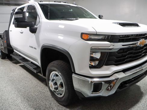 Used 2024 Chevrolet Silverado 3500 LT image 5