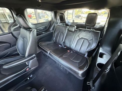 Used 2023 Chrysler Pacifica Limited w/ S Appearance Package image 43