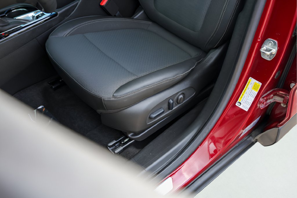 Used 2023 Buick Encore GX Preferred w/ Cold Weather Comfort Package FWD image 9