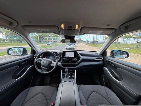 Used 2023 Toyota Highlander LE image 13