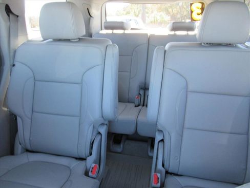 Used 2023 GMC Acadia SLT w/ Technology Package image 21