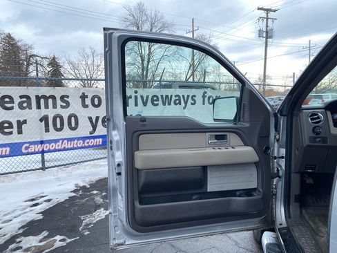 Used 2010 Ford F150 XLT image 12