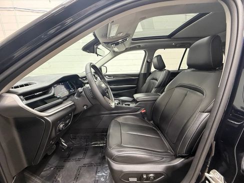 Used 2023 Jeep Grand Cherokee 30th Anniversary AWD/4WD image 27
