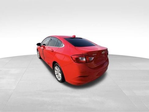 Used 2019 Chevrolet Cruze LT FWD image 4