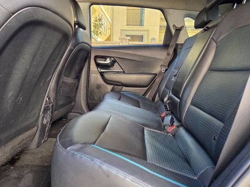 Used 2022 Kia Niro EX Premium FWD image 16