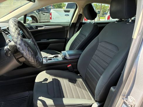 Used 2020 Ford Fusion SE FWD image 5