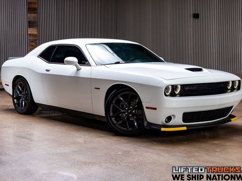 Used 2019 Dodge Challenger R/T w/ Blacktop Package image 1