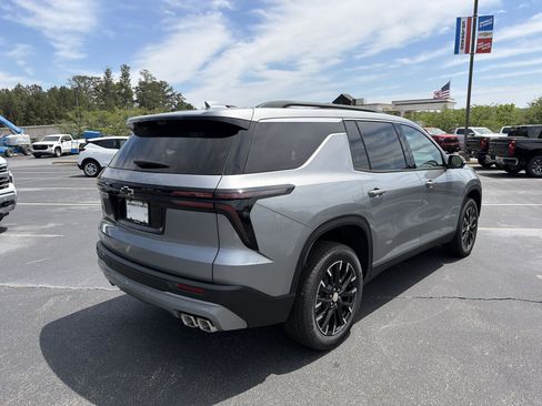 Used 2025 Chevrolet Traverse LT AWD/4WD image 5