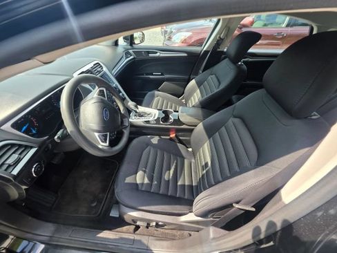 Used 2015 Ford Fusion SE FWD image 12