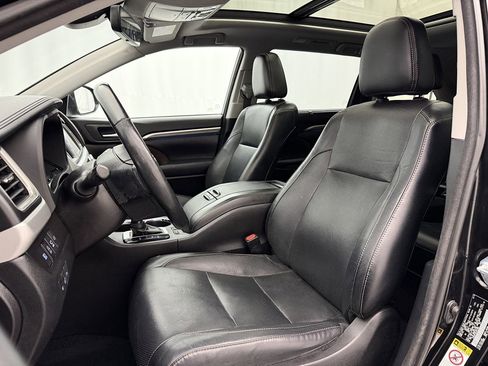 Used 2018 Toyota Highlander Limited Platinum image 10