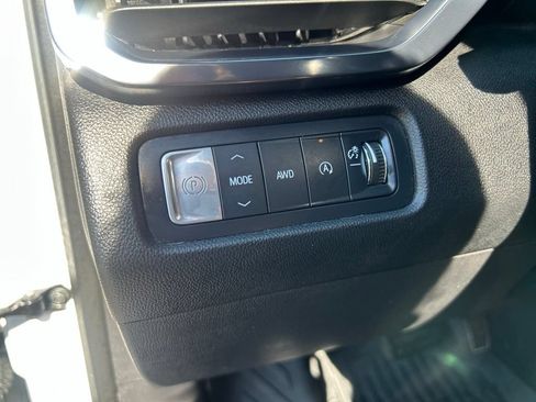 Used 2024 GMC Sierra 1500 AT4 w/ Technology Package AWD/4WD image 17