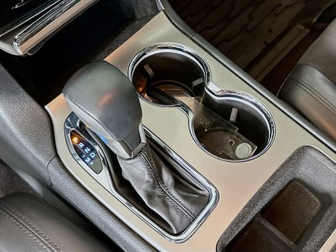 Used 2019 Jeep Grand Cherokee Altitude image 17