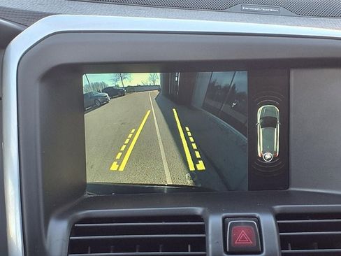 Used 2015 Volvo XC60 T5 w/ Climate Package image 16