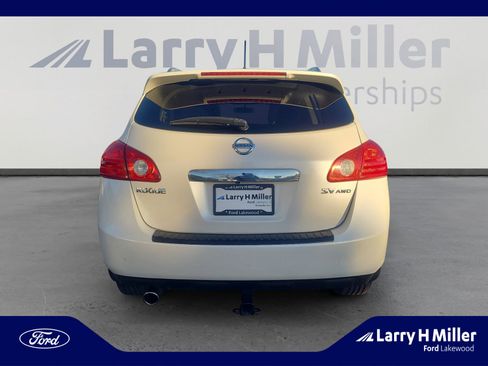 Used 2013 Nissan Rogue SV image 4