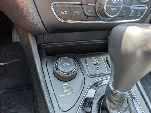 Used 2021 Jeep Cherokee Limited AWD/4WD image 27