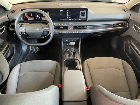 Used 2025 Kia K4 LXS image 32