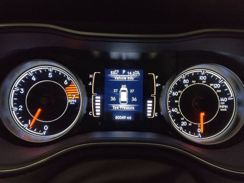 Used 2020 Jeep Cherokee Latitude FWD image 23