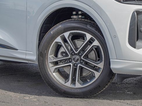 New 2025 Audi Q5 Premium Plus image 2