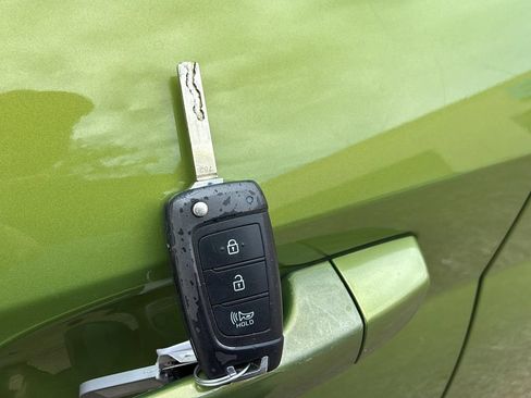 Used 2020 Hyundai Venue SEL FWD image 35