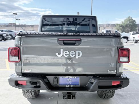 Used 2020 Jeep Gladiator Overland image 9