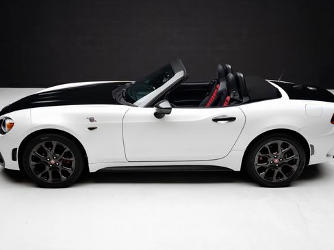 Used 2019 FIAT 124 Spider Abarth w/ Convenience Group RWD image 18