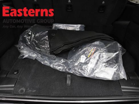 Used 2025 Jeep Wrangler Unlimited Sahara AWD/4WD image 9