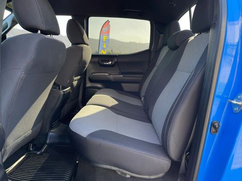 Used 2020 Toyota Tacoma TRD Sport w/ Technology Package RWD image 20