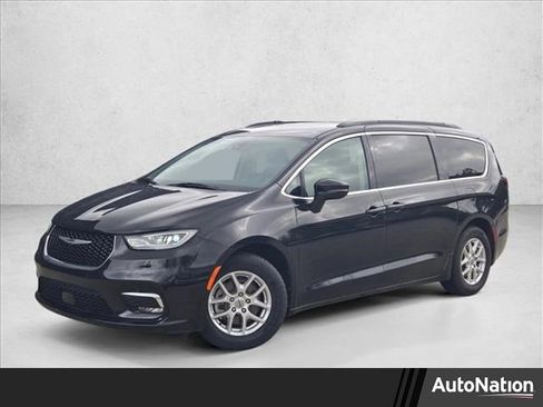 Used 2022 Chrysler Pacifica Touring-L FWD image 1
