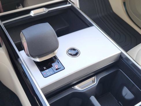 New 2026 Land Rover Range Rover SE image 14