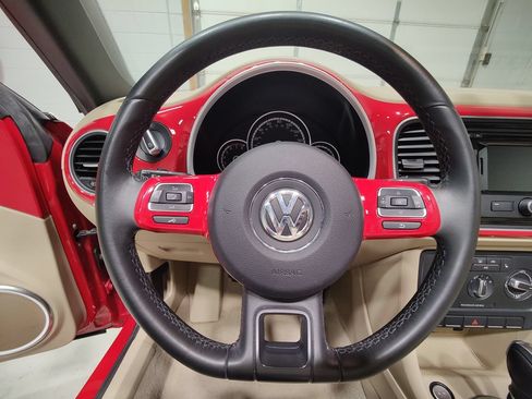 Used 2015 Volkswagen Beetle 1.8T FWD image 30