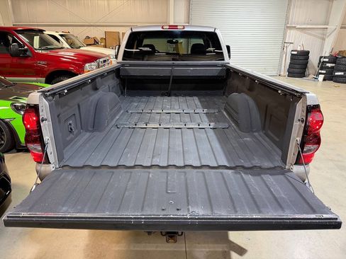 Used 2006 Chevrolet Silverado 2500 LT w/ Skid Plate Package AWD/4WD image 21