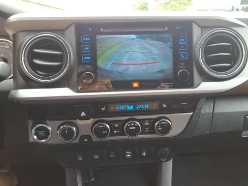 Used 2016 Toyota Tacoma Limited w/ Towing Package AWD/4WD image 25